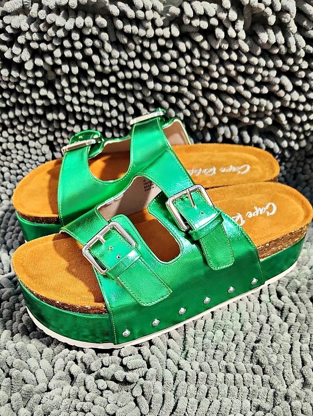 Cape Robbin Green Platform Buckle Sandals Like New